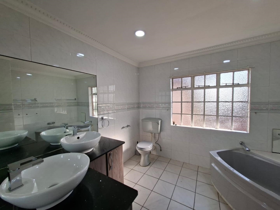 To Let 4 Bedroom Property for Rent in Buccleuch Gauteng