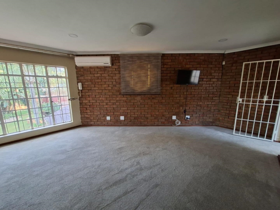 To Let 4 Bedroom Property for Rent in Buccleuch Gauteng