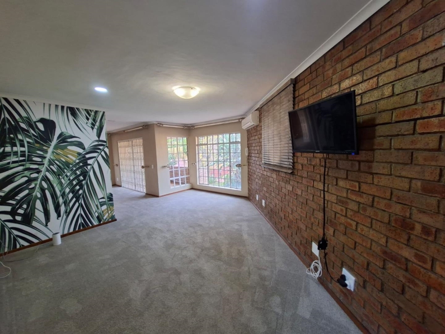 To Let 4 Bedroom Property for Rent in Buccleuch Gauteng