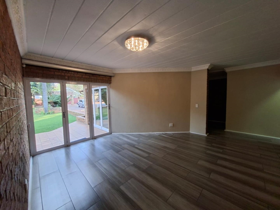 To Let 4 Bedroom Property for Rent in Buccleuch Gauteng