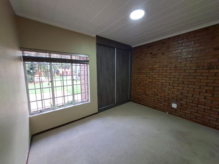 To Let 4 Bedroom Property for Rent in Buccleuch Gauteng