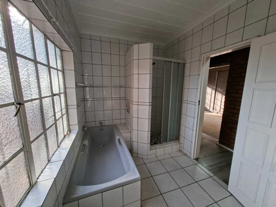 To Let 4 Bedroom Property for Rent in Buccleuch Gauteng