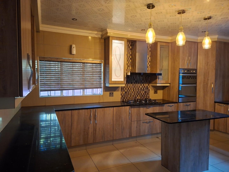 To Let 4 Bedroom Property for Rent in Buccleuch Gauteng