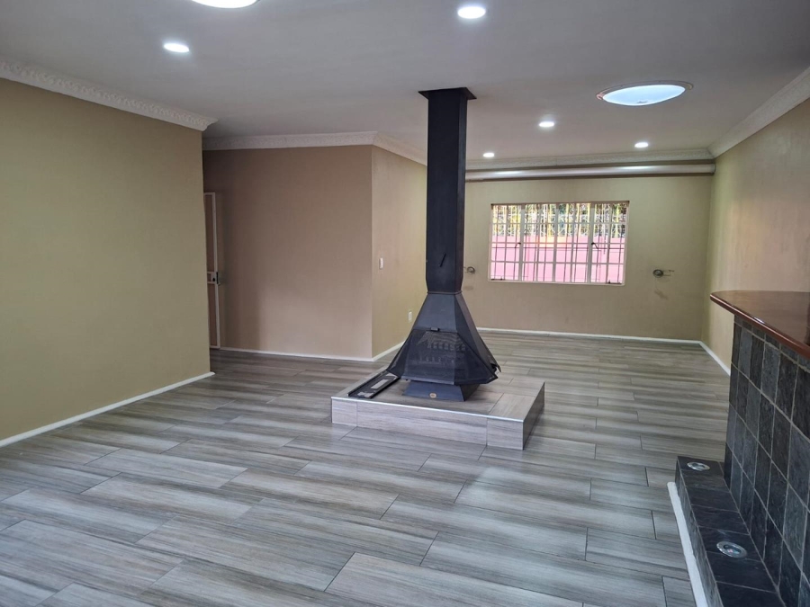 To Let 4 Bedroom Property for Rent in Buccleuch Gauteng