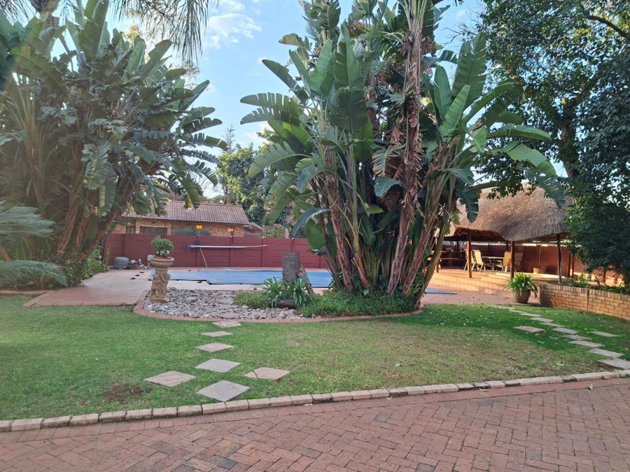 To Let 4 Bedroom Property for Rent in Buccleuch Gauteng