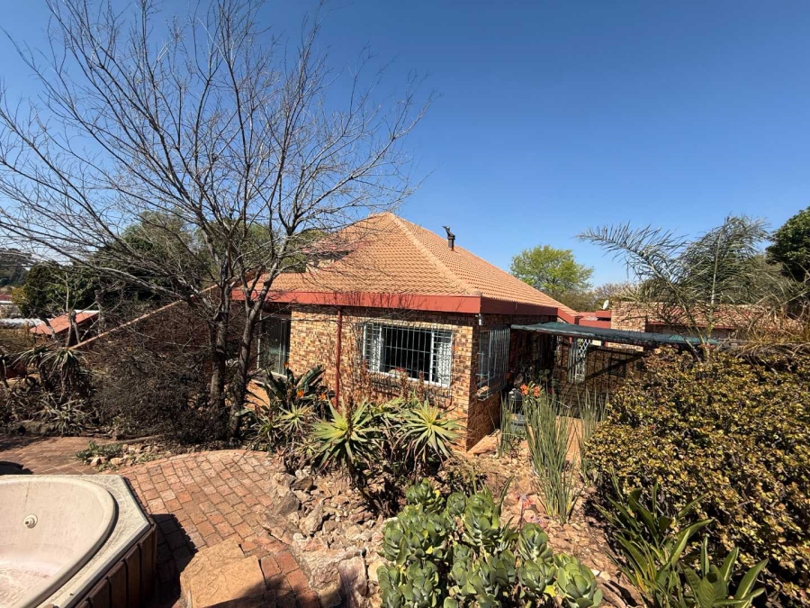 4 Bedroom Property for Sale in Florida Glen Gauteng