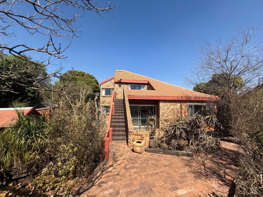 4 Bedroom Property for Sale in Florida Glen Gauteng