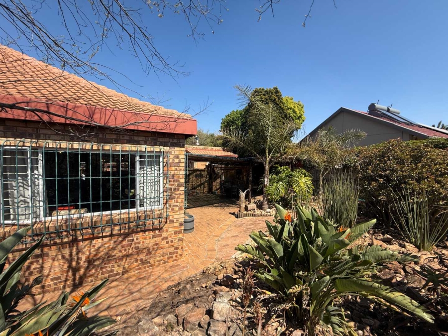 4 Bedroom Property for Sale in Florida Glen Gauteng