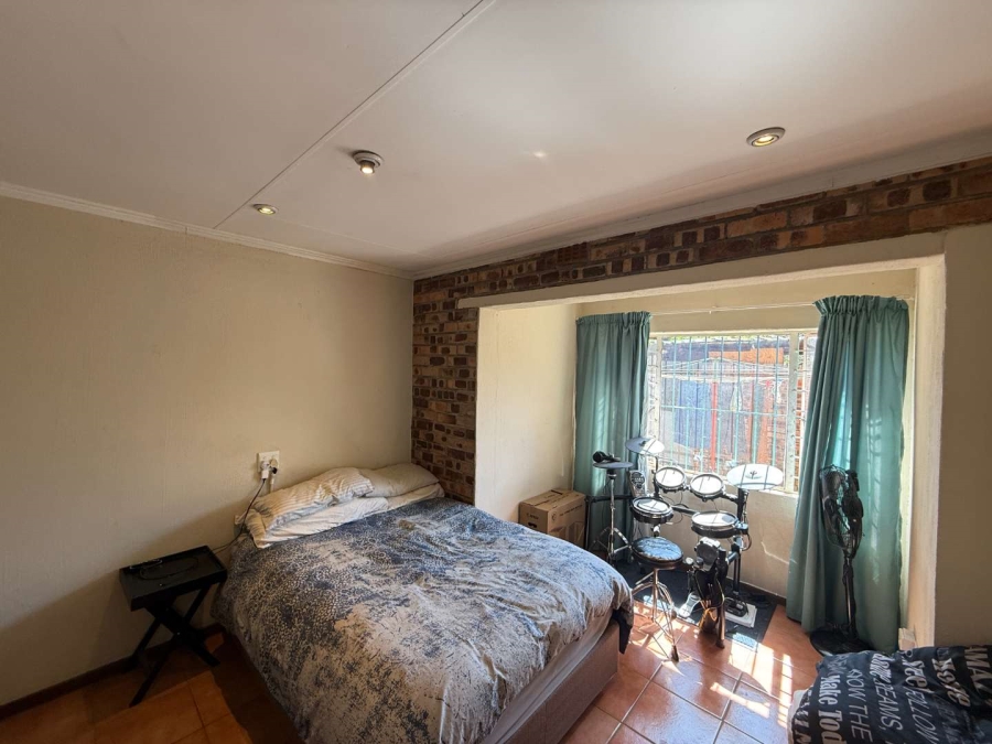 4 Bedroom Property for Sale in Florida Glen Gauteng