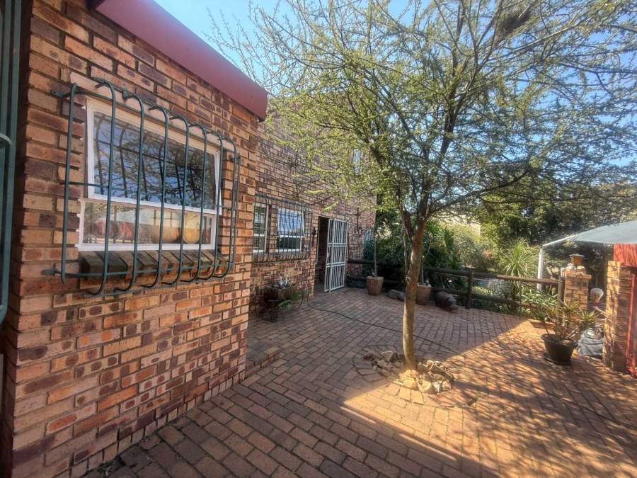 4 Bedroom Property for Sale in Florida Glen Gauteng