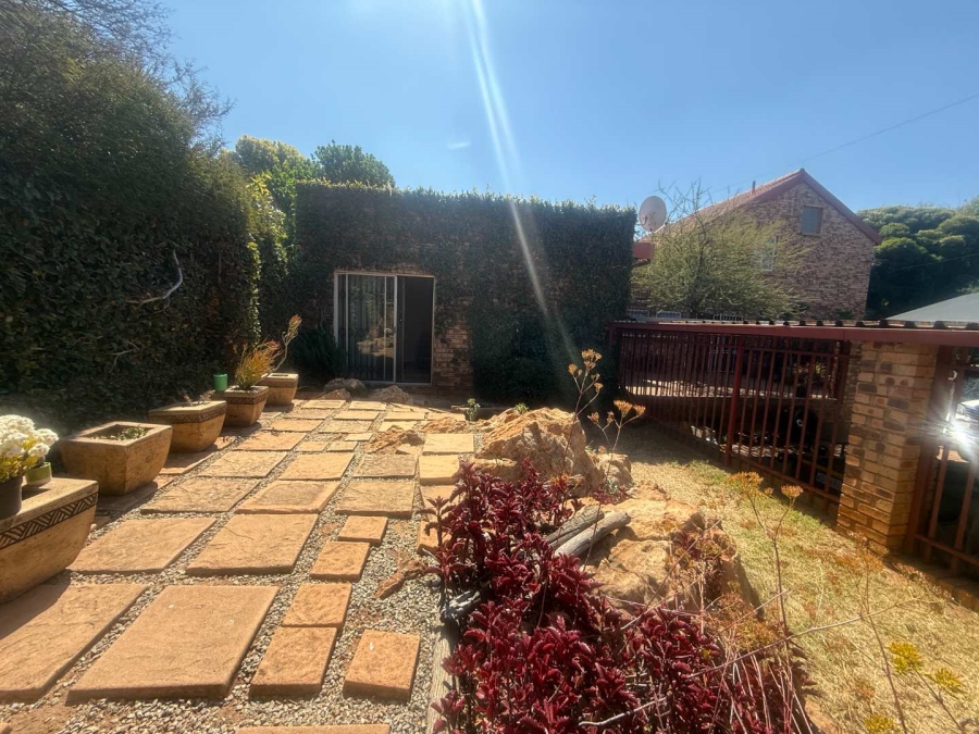 4 Bedroom Property for Sale in Florida Glen Gauteng