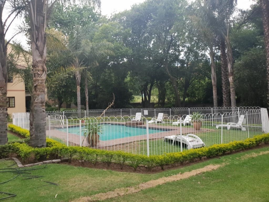 2 Bedroom Property for Sale in Atholl Gauteng