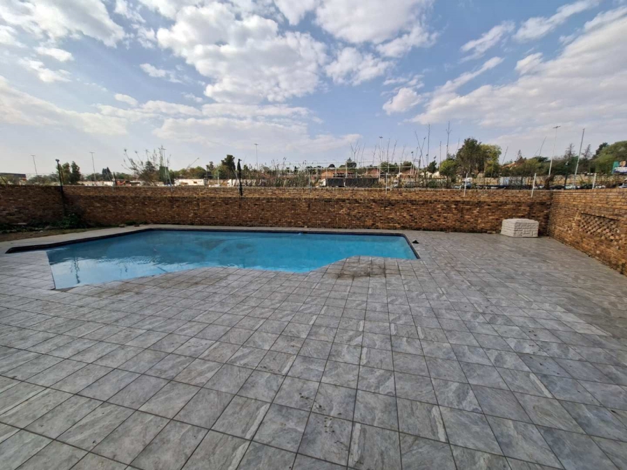 2 Bedroom Property for Sale in Buccleuch Gauteng