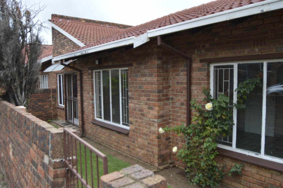 3 Bedroom Property for Sale in Birchleigh Gauteng