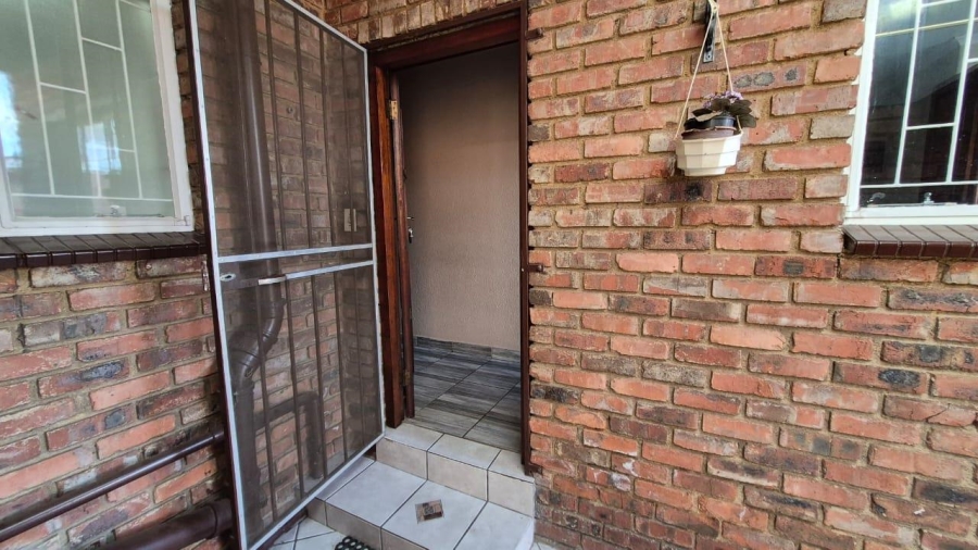 3 Bedroom Property for Sale in Birchleigh Gauteng