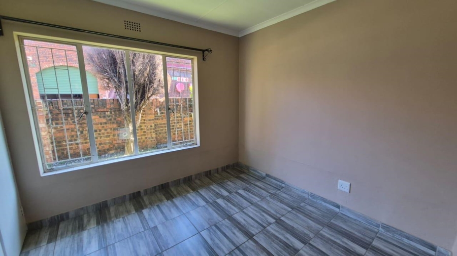 3 Bedroom Property for Sale in Birchleigh Gauteng