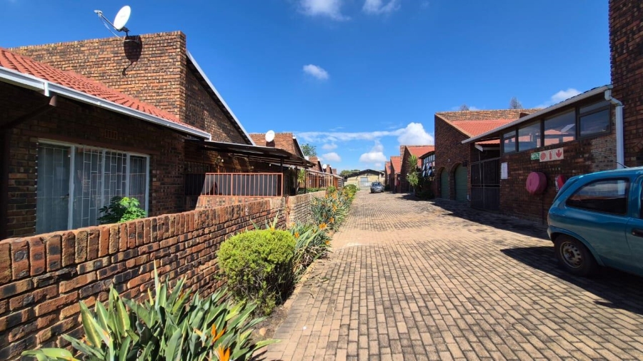 3 Bedroom Property for Sale in Birchleigh Gauteng