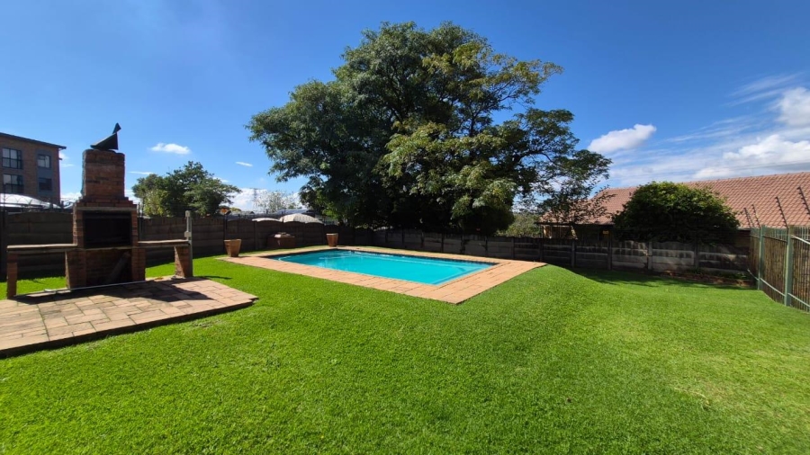 3 Bedroom Property for Sale in Birchleigh Gauteng