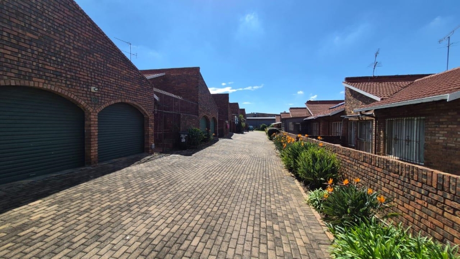 3 Bedroom Property for Sale in Birchleigh Gauteng
