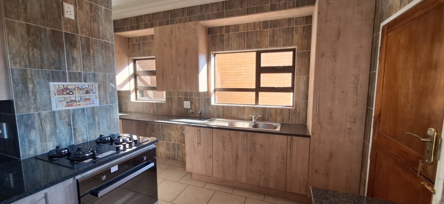 5 Bedroom Property for Sale in South Crest Gauteng