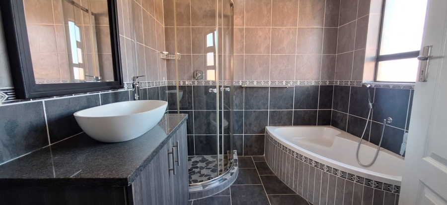 5 Bedroom Property for Sale in South Crest Gauteng