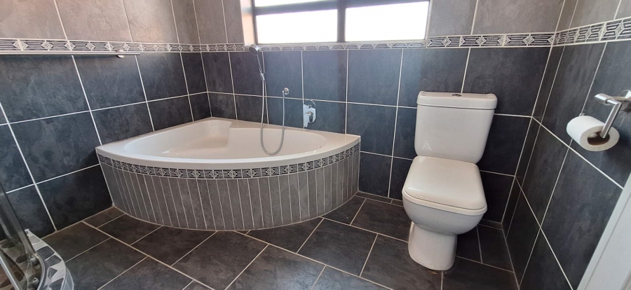 5 Bedroom Property for Sale in South Crest Gauteng