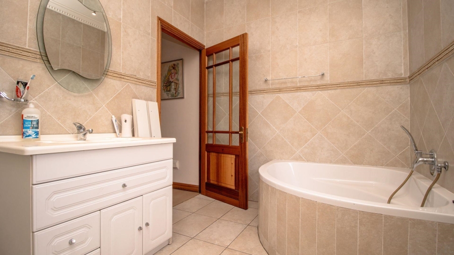 3 Bedroom Property for Sale in Lakefield Gauteng