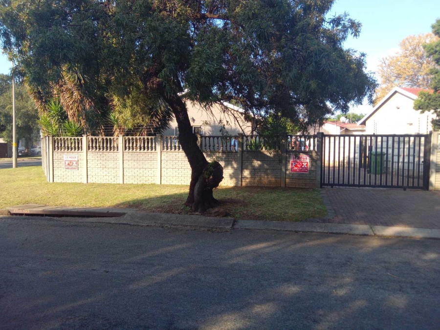 3 Bedroom Property for Sale in Brackenhurst Gauteng