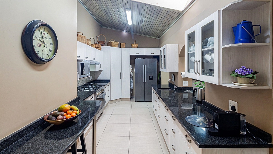 4 Bedroom Property for Sale in Alberante Gauteng