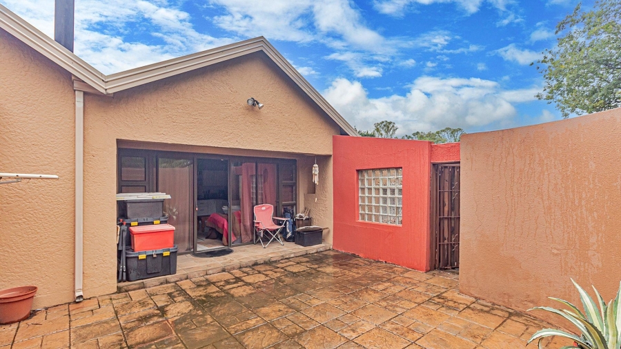 4 Bedroom Property for Sale in Alberante Gauteng