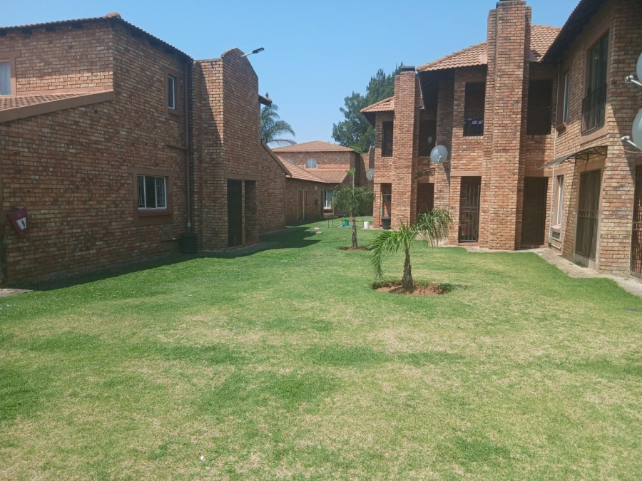 2 Bedroom Property for Sale in Edleen Gauteng