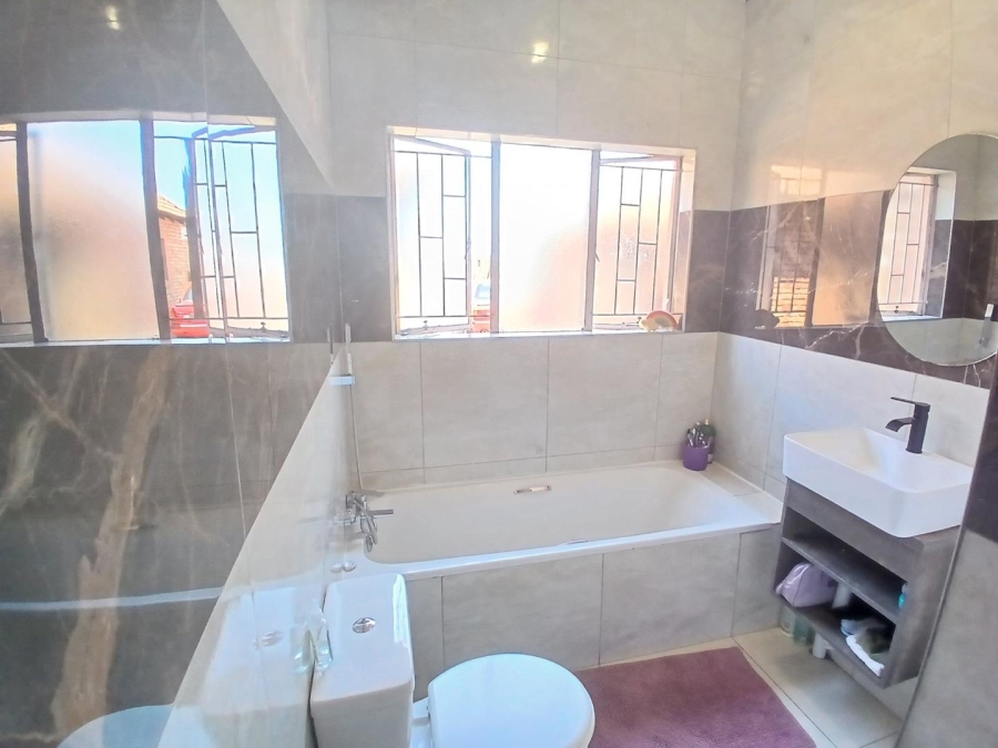 2 Bedroom Property for Sale in Edleen Gauteng