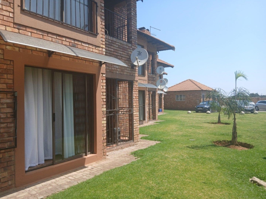 2 Bedroom Property for Sale in Edleen Gauteng
