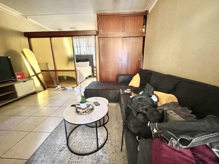 1 Bedroom Property for Sale in Gezina Gauteng