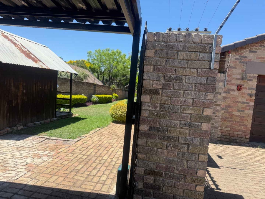 To Let 1 Bedroom Property for Rent in North Riding Gauteng