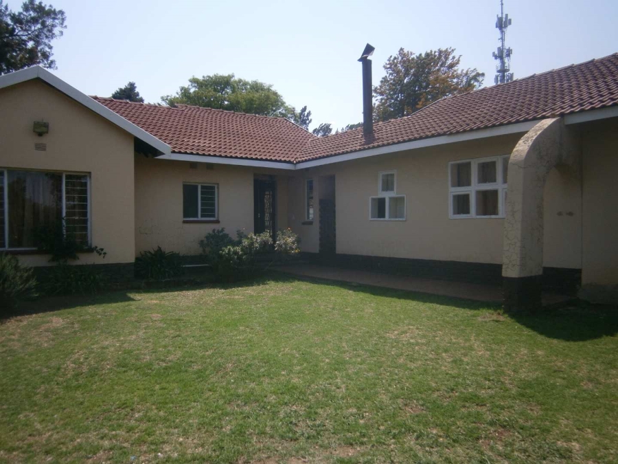 To Let 4 Bedroom Property for Rent in Brackenhurst Gauteng