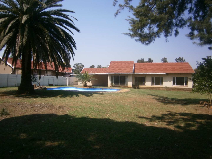 To Let 4 Bedroom Property for Rent in Brackenhurst Gauteng