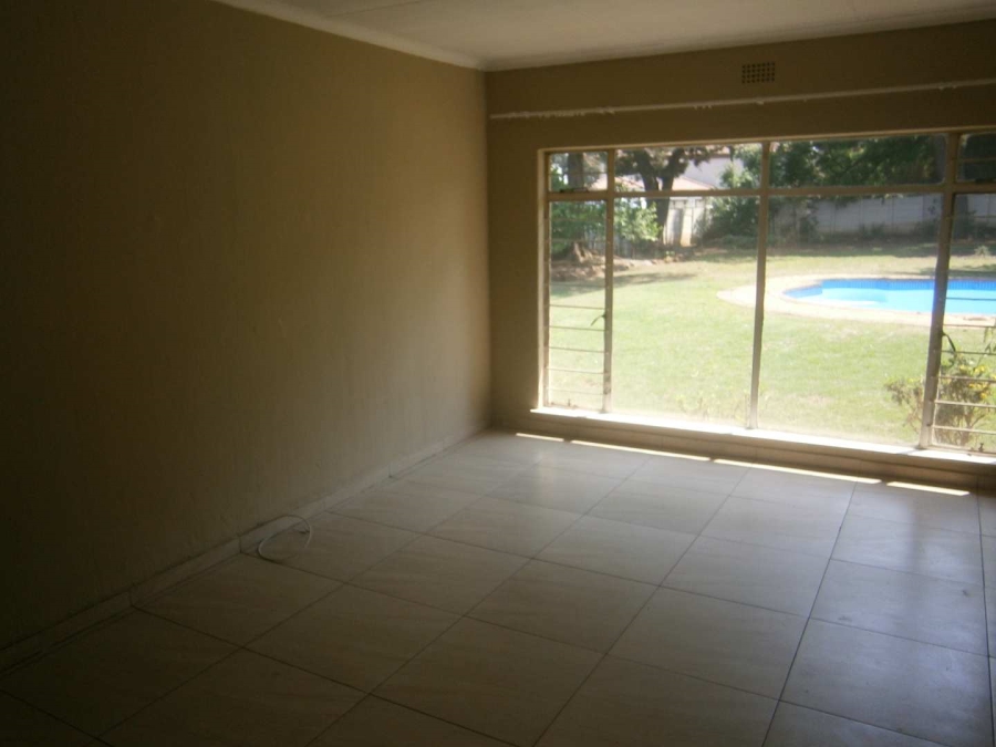 To Let 4 Bedroom Property for Rent in Brackenhurst Gauteng