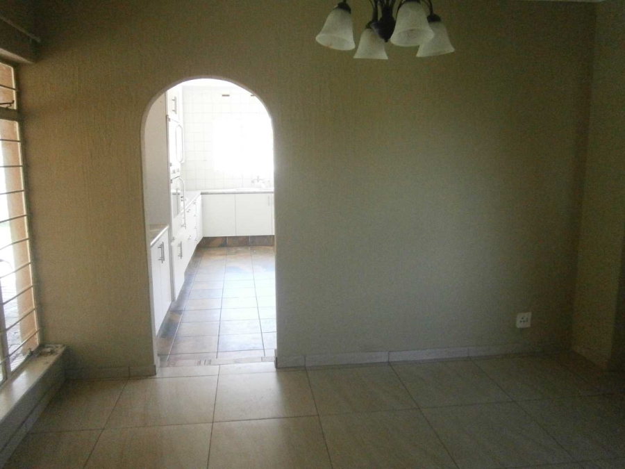 To Let 4 Bedroom Property for Rent in Brackenhurst Gauteng