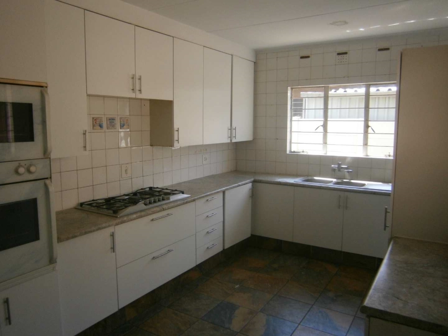 To Let 4 Bedroom Property for Rent in Brackenhurst Gauteng