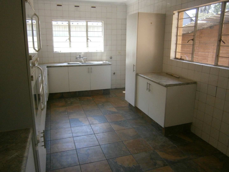 To Let 4 Bedroom Property for Rent in Brackenhurst Gauteng