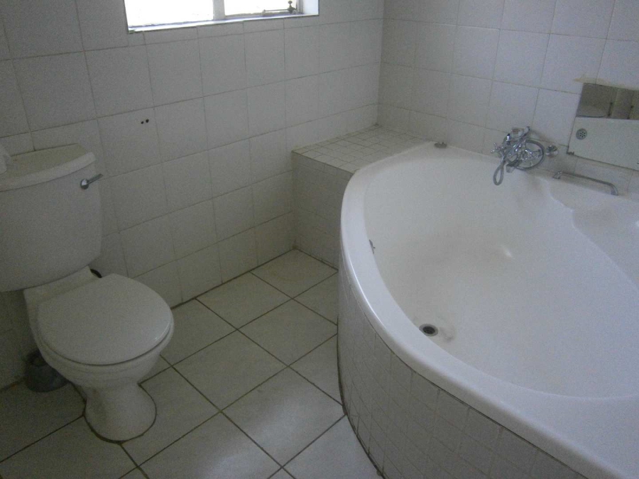 To Let 4 Bedroom Property for Rent in Brackenhurst Gauteng