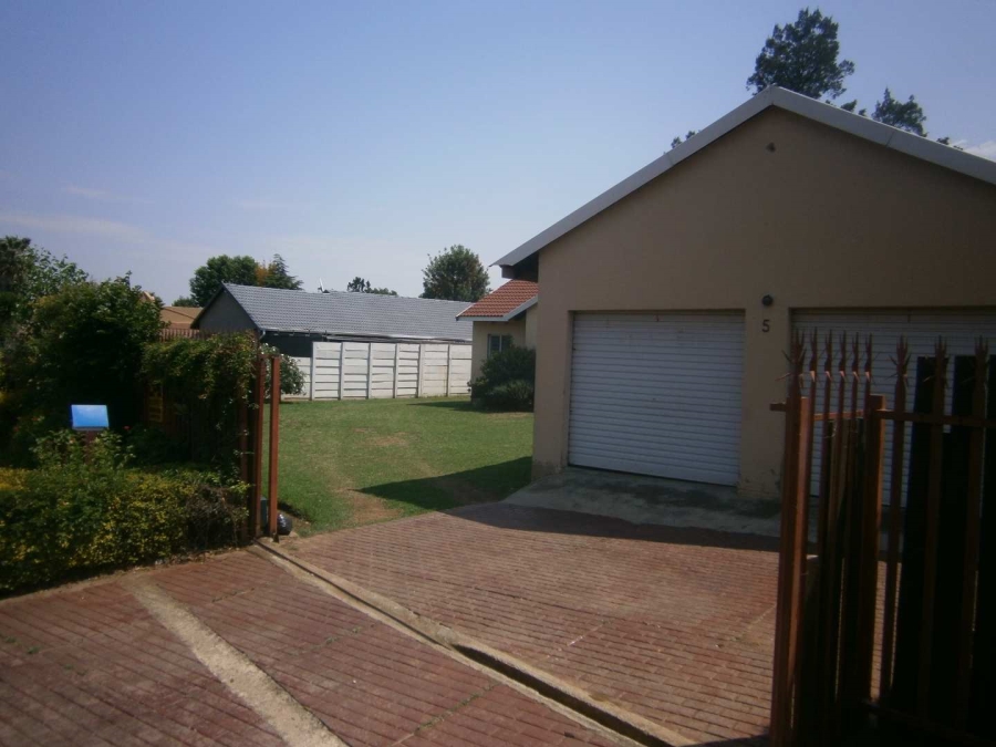 To Let 4 Bedroom Property for Rent in Brackenhurst Gauteng