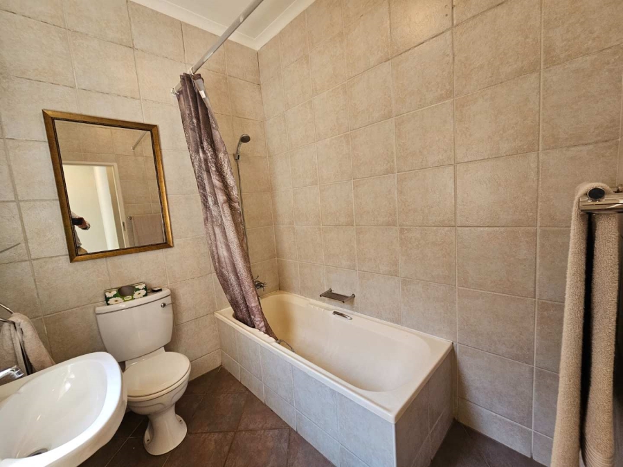 To Let 3 Bedroom Property for Rent in Woodhill Estate Gauteng