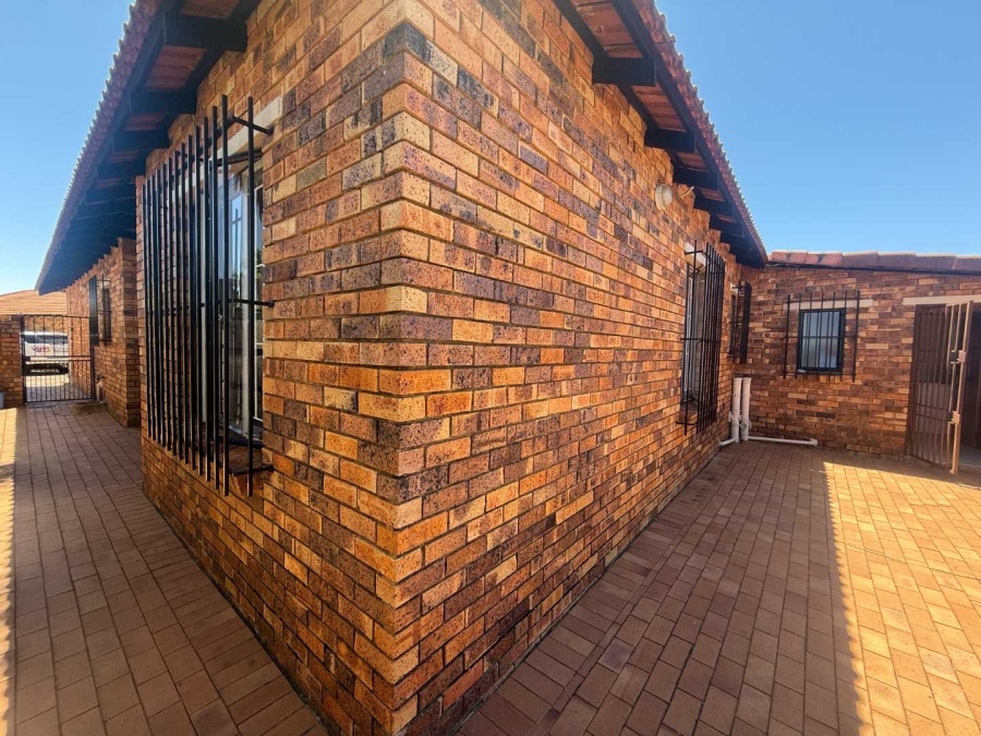 3 Bedroom Property for Sale in Radiokop Gauteng