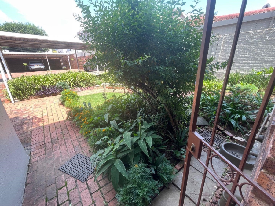 To Let 2 Bedroom Property for Rent in Sandown Gauteng