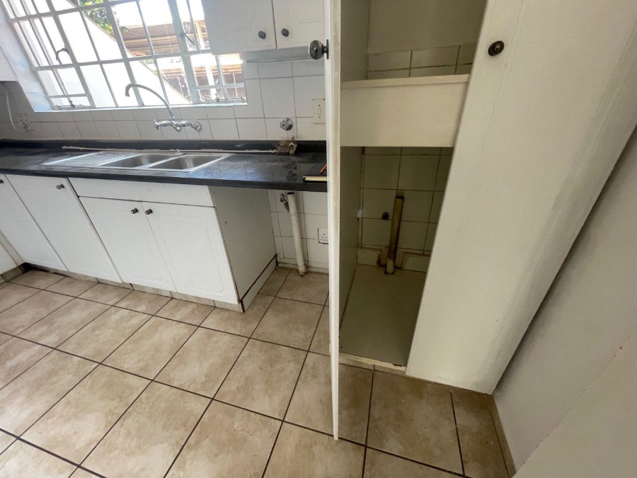To Let 2 Bedroom Property for Rent in Sandown Gauteng