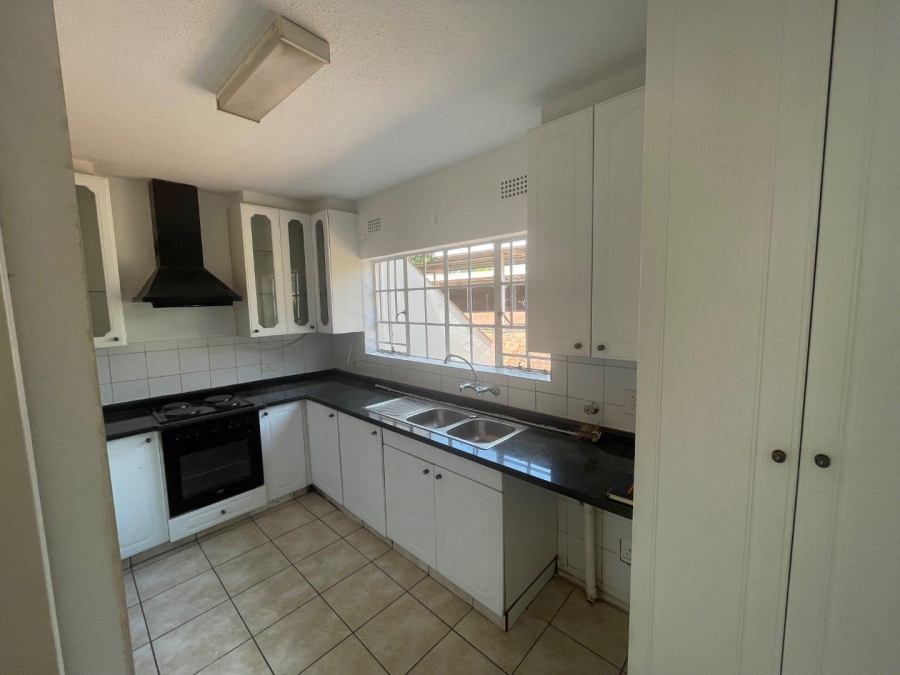 To Let 2 Bedroom Property for Rent in Sandown Gauteng