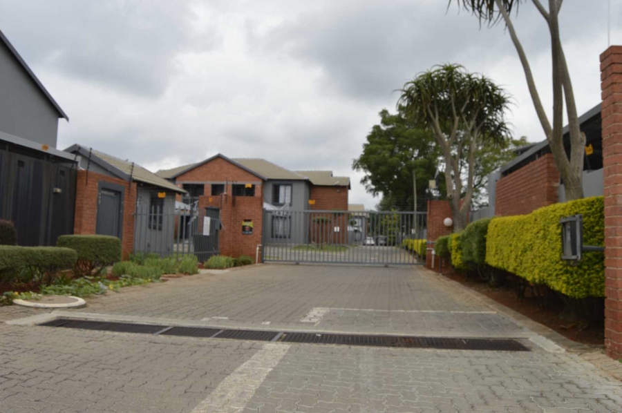 2 Bedroom Property for Sale in Birchleigh Gauteng