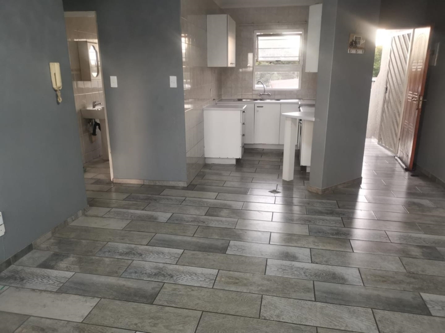 To Let 2 Bedroom Property for Rent in South Crest Gauteng